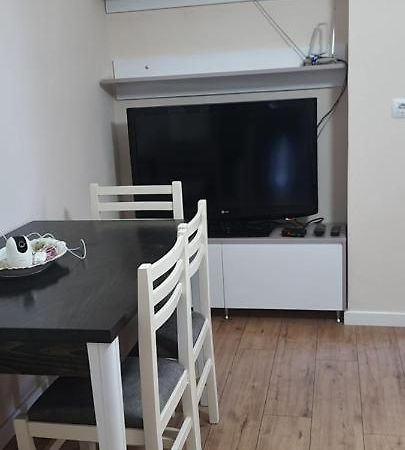 Brand New Apartment Gjirokastër Esterno foto